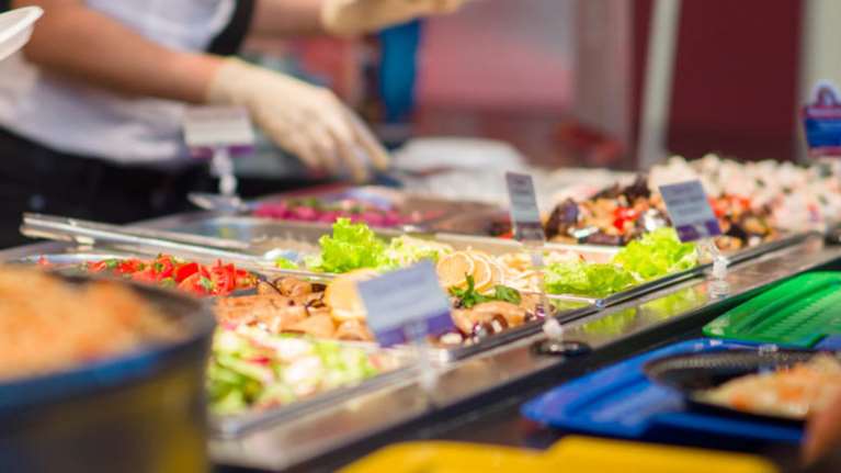 Με λουκέτο απειλούνται κοινωνικά παντοπωλεία και φαρμακεία