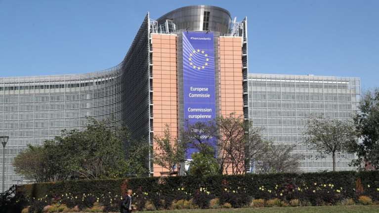 Η Ευρωπαϊκή Ένωση ετοιμάζεται να απαντήσει στις κυρώσεις των ΗΠΑ