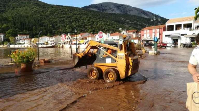 Πλημμύρες &amp; καταστροφές σε Κεφαλονιά, Τρίκαλα και Ιθάκη