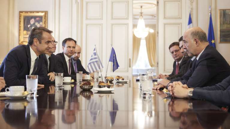 Μητσοτάκης-Μοσκοβισί: Δημοσιονομικές προοπτικές και στόχοι για πλεονάσματα