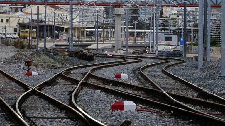 Νέες απεργιακές κινητοποιήσεις την ερχόμενη εβδομάδα σε τρένα, προαστιακό