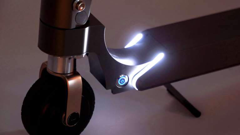 Ηλεκτρικό πατίνι στα πορτ μπαγκάζ των αυτοκινήτων θα βάλει η Hyundai