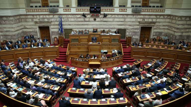 H Novartis μετατρέπει το πολιτικό σκηνικό σε κινούμενη άμμο