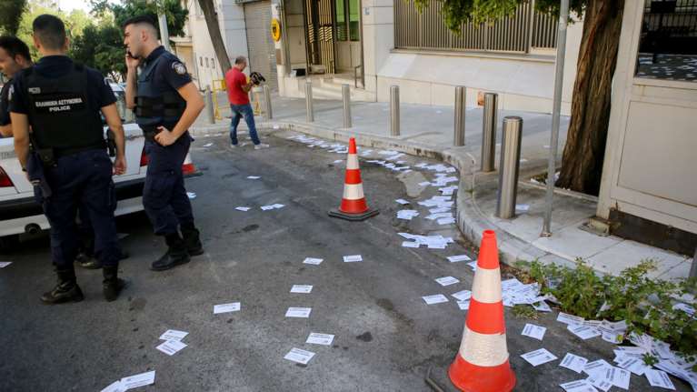 «Ντου» του Ρουβίκωνα στο υπουργείο Εργασίας