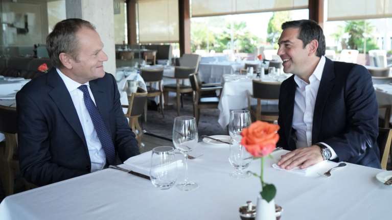 Εφ&#39; όλης της ύλης συζήτηση στο γεύμα Τσίπρα - Τουσκ