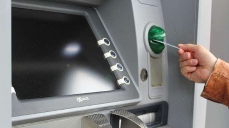 Τραπεζικές χρεώσεις:Προμήθεια για PIN,τελευταίες κινήσεις,ερώτηση υπολοίπου