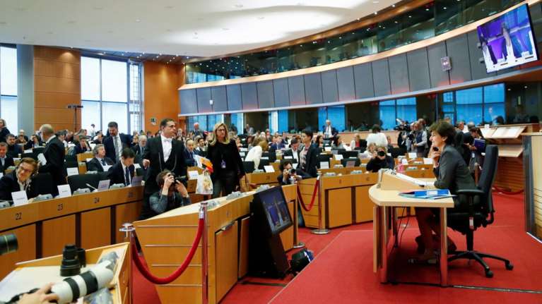 Γαλλία: Η απόρριψη της Γκουλάρ συνιστά θεσμική κρίση στην ΕΕ