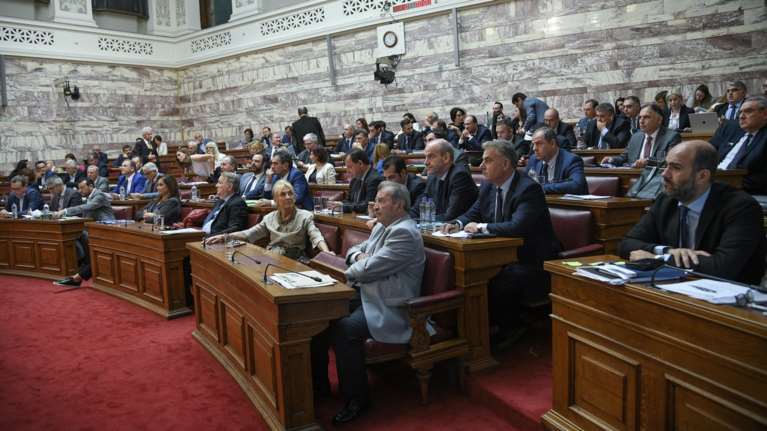 Αναπτυξιακός νόμος: Παράσταση για δύο ρόλους στη Βουλή