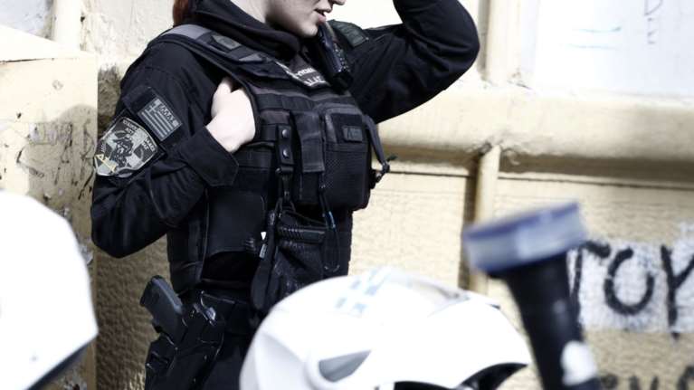 Ξυλοδαρμός μέχρι λιποθυμίας 14χρονων στο Αιγάλεω για ένα κινητό