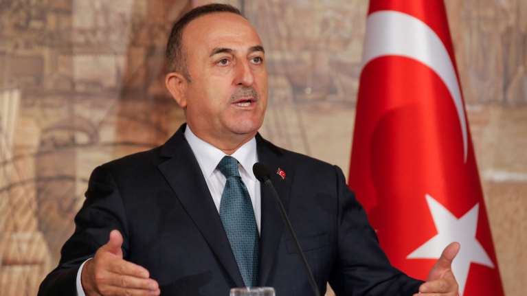 Τσαβούσογλου στην DW: Πάρτε τους πρόσφυγες στις χώρες σας