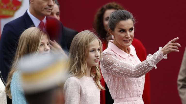 Βασίλισσα Λετίσια: Οι κόρες της διαβάζουν Δον Κιχώτη και στέλνουν μήνυμα στα παιδιά της ηλικίας τους [Βίντεο]