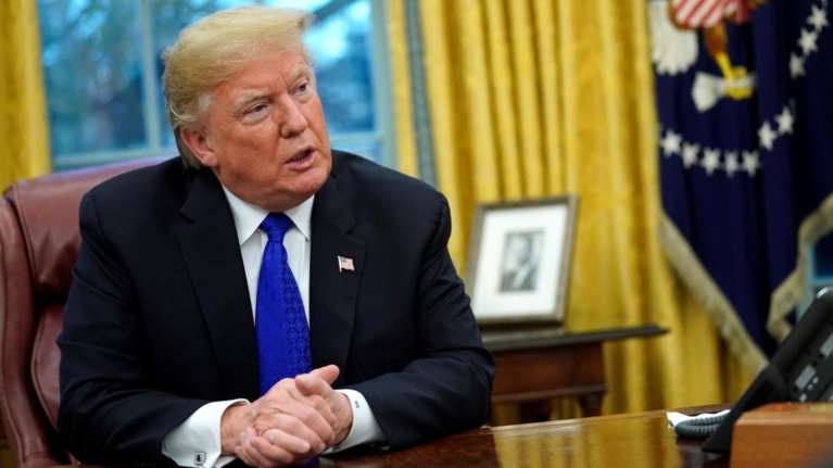 Ο Τραμπ κατηγορεί τους Κούρδους για απελευθέρωση τζιχαντιστών