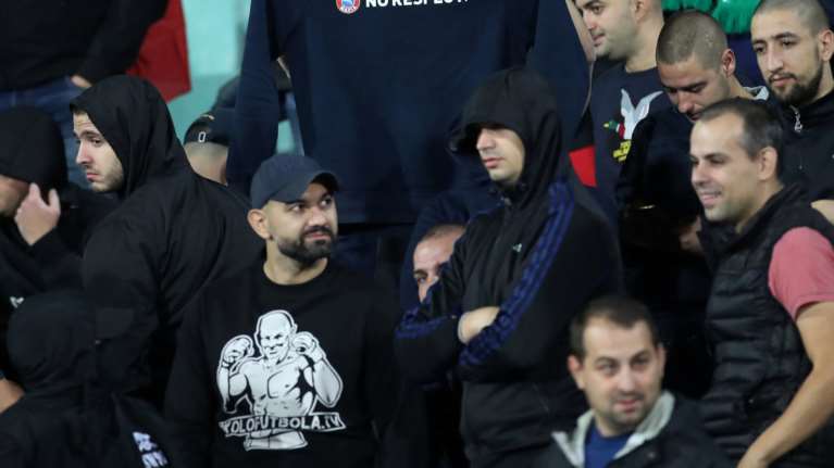 Ρατσιστικά συνθήματα και ναζιστικοί χαιρετισμοί στη Σόφια