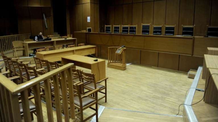 Φυλάκιση 14 ετών για αποπλάνηση ανήλικων μαθητριών στον βιρτουόζο μουσικό