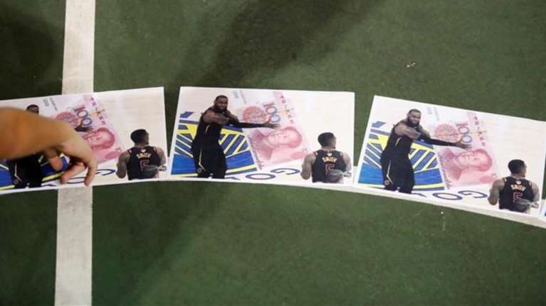 Έξαλλοι στο Χονγκ Κονγκ με τον ΛεΜπρόν Τζέιμς