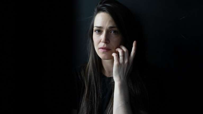 Μαίρη Μηνά στο TOC: Ολο το παιχνίδι στο θέατρο το κάνεις με τον άλλο