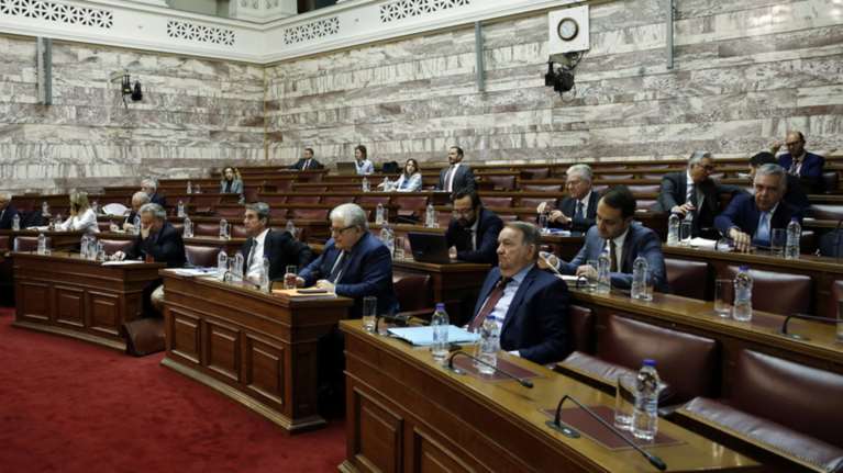 Παράταση στην επιτροπή αναθεώρησης με το βλέμμα στην ψήφο αποδήμων