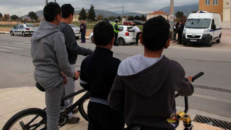 Επίθεση Ρομά σε αστυνομικούς στο Μενίδι - Δύο τραυματίες