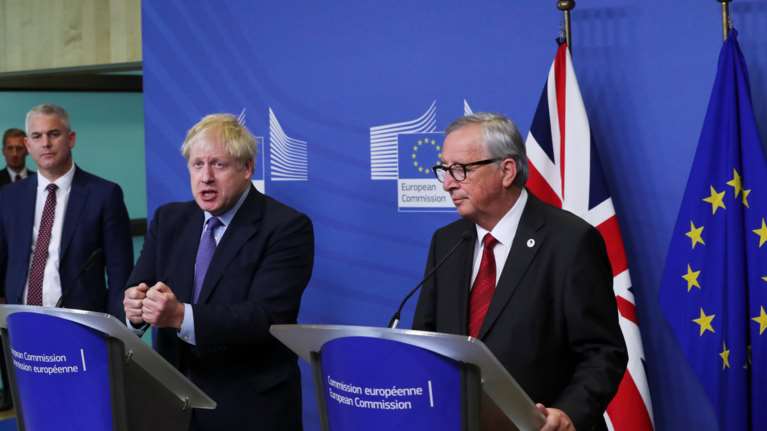 Γιούνκερ: Πολύπλοκη η κατάσταση αν απορριφθεί η νέα συμφωνία για το Brexit