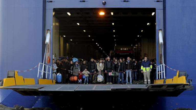 Ως τη Δευτέρα η μεταφορά 1.000 μεταναστών στην ενδοχώρα