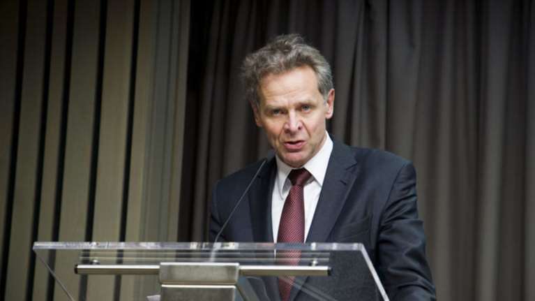 Εμμένει για συντάξεις και διεύρυνση φορολογικής βάσης ο Τόμσεν