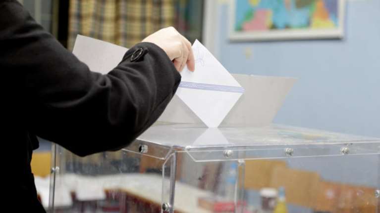 Ψήφος αποδήμων: Στα κόμματα η νέα κυβερνητική πρόταση