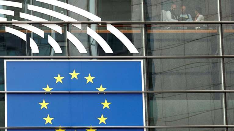 Η ΕΕ απειλεί την Ουάσινγκτον με αντίμετρα για τους δασμούς