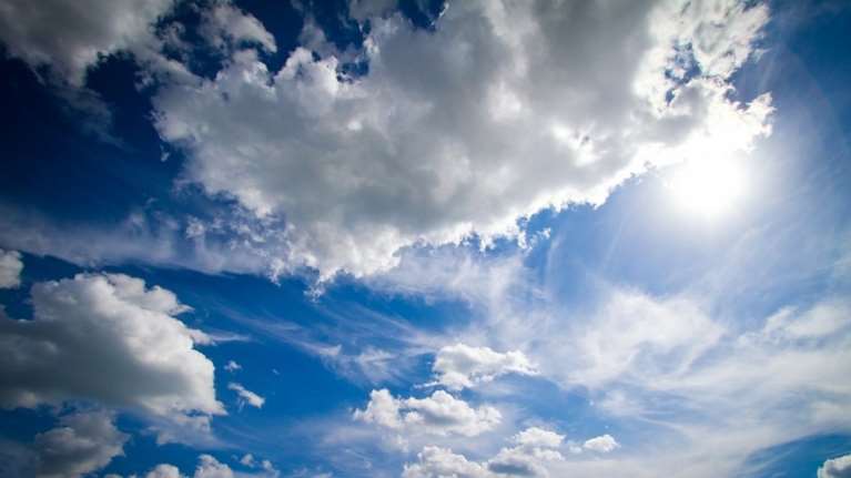 Καιρός: Αίθριος καιρός με πρόσκαιρες νεφώσεις - Βροχές σε δύο περιοχές