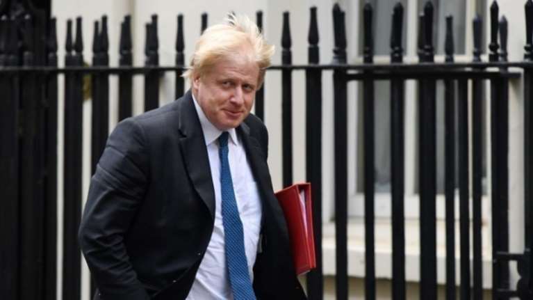 Τραγέλαφος με δύο αντιφατικές επιστολές Τζόνσον στην ΕΕ για παράταση