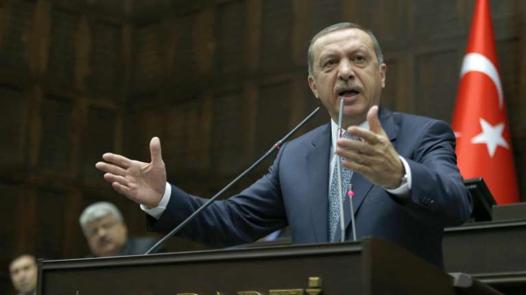 Απειλές Ερντογάν: Θα συνεχίσουμε στη Συρία με αποφασιστικότητα