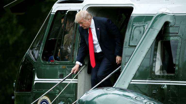 Ο Τραμπ δηλώνει θύμα «λιντσαρίσματος» και προκαλεί αντιδράσεις