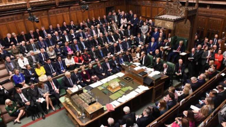 Eγκρίθηκε η συμφωνία αλλά όχι το χρονοδιάγραμμα για το Brexit