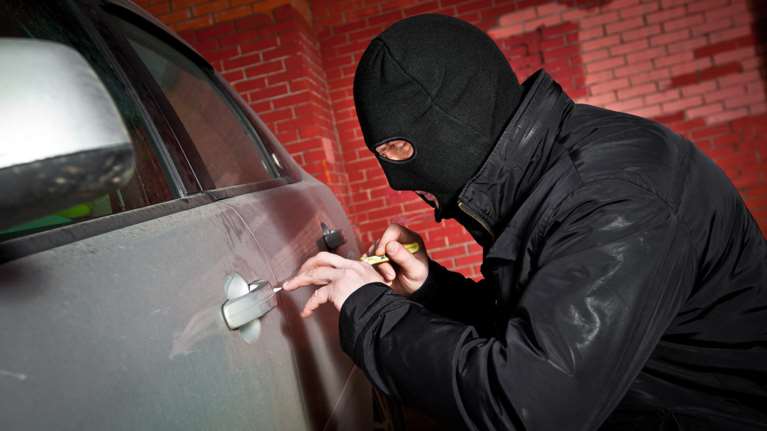 Περισσότερες από δέκα κλοπές διέπραξε στην Κηφισιά 31χρονος