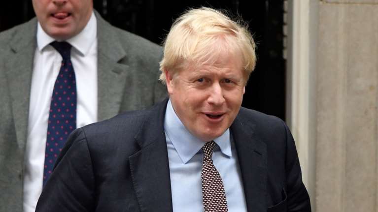 Τζόνσον για Κόρμπιν: Να φερθεί σαν άνδρας, να στηρίξει εκλογές