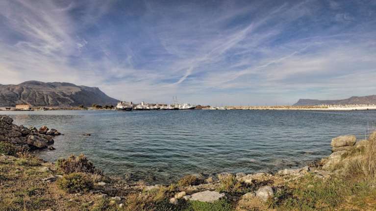 Καθαρισμός του λιμανιού της Κισσάμου με εθελόντρια τη Μαρέβα Μητσοτάκη