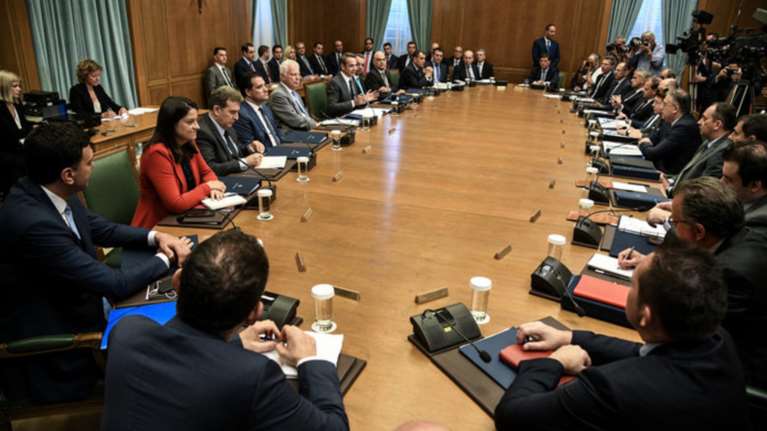 Τα πρώτα υπουργικά «τζατζαρίσματα» στο κυβερνητικό στρατόπεδο