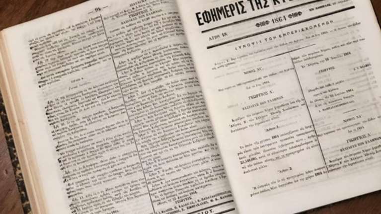 Δυο ρακοσυλλέκτες παραδίδουν στη Βουλή ένα σημαντικό κειμήλιο