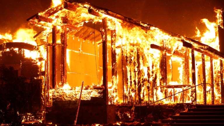 180.000 άνθρωποι κλήθηκαν να εγκαταλείψουν τα σπίτια τους στην Καλιφόρνια