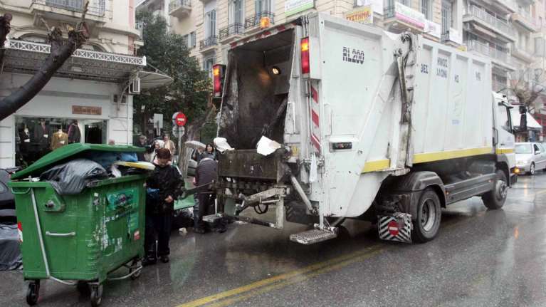 Θανάσιμος τραυματισμός ηλικιωμένης από απορριματοφόρο στη Θεσσαλονίκη