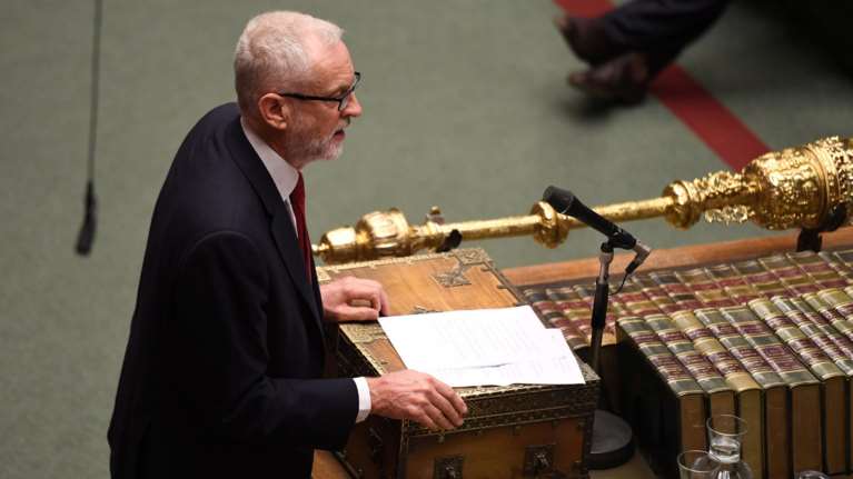 Ναι του Κόρμπιν σε πρόωρες εκλογές στη Βρετανία