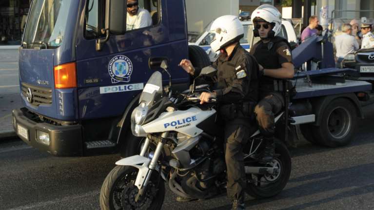 Μαχαίρωσαν στο χέρι μέλος της ΚΝΕ και του ΚΚΕ στο Γέρακα