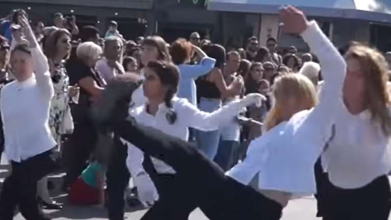 Καλλιτεχνικό δρώμενο η διαφορετική παρέλαση στη Ν. Φιλαδέλφεια