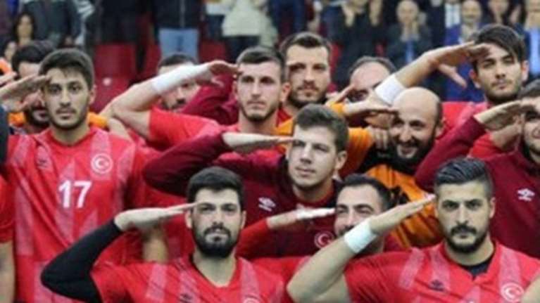 Εκτός ομάδας ο Τινκίρ μετά τον στρατιωτικό χαιρετισμό