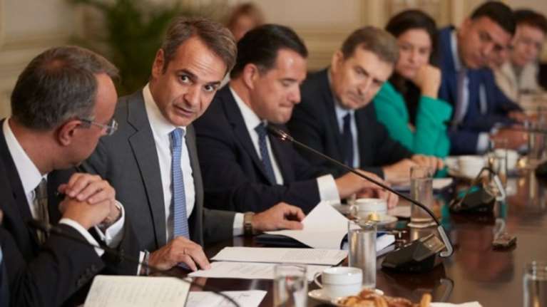 «Γκάζια» από Μητσοτάκη στο υπουργικό - «Αγκάθι» το προσφυγικό