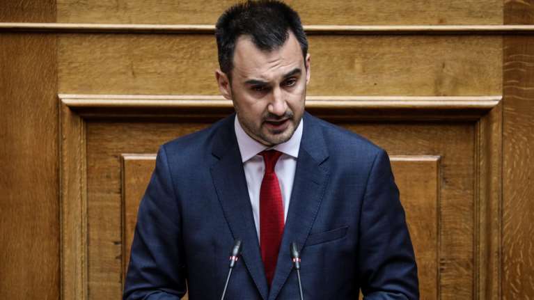 Χαρίτσης για προνακριτική για Novartis: Θεσμική εκτροπή