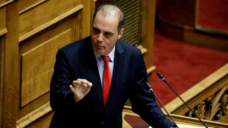 Επίθεση Βελόπουλου για το μεταναστευτικό στη συζήτηση για το άσυλο