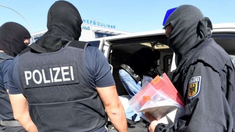 Σπείρα διευκόλυνε την παράνομη έξοδο αλλοδαπών προς χώρες της Ευρώπης