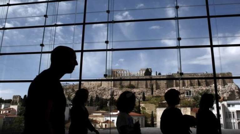 Handelsblatt: Οι Έλληνες ξαναβρίσκουν το θάρρος τους