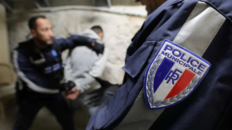 Γαλλία: Τριάντα ένας Πακιστανοί βρέθηκαν κρυμμένοι μέσα σε φορτηγό