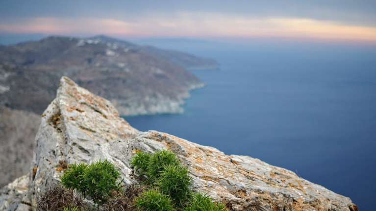 Φολέγανδρος: Σε εξέλιξη οι έρευνες για τον αντοπισμό τουρίστριας